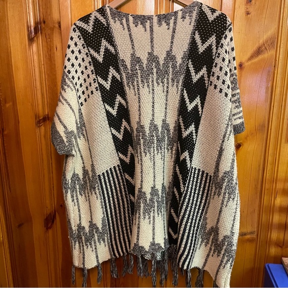 Elodie Mohair Aztec Sweater with Fringe - size M - Picture 8 of 8